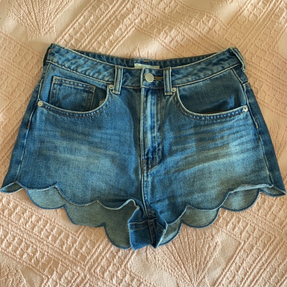 H&M scalloped jean shorts